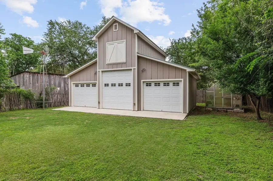 217 W Creek St, Fredericksburg, TX 78624 - #2