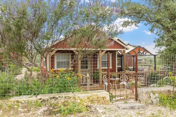 815 Nixon Creek Rd, Fredericksburg, TX 78624