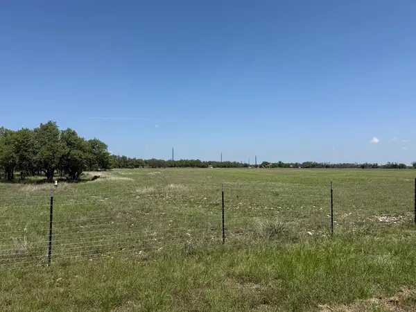 101 Roan Meadows Ln, Harper, TX 78631
