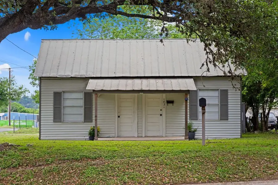1421 Park St, Kerrville, TX 78028 - #2