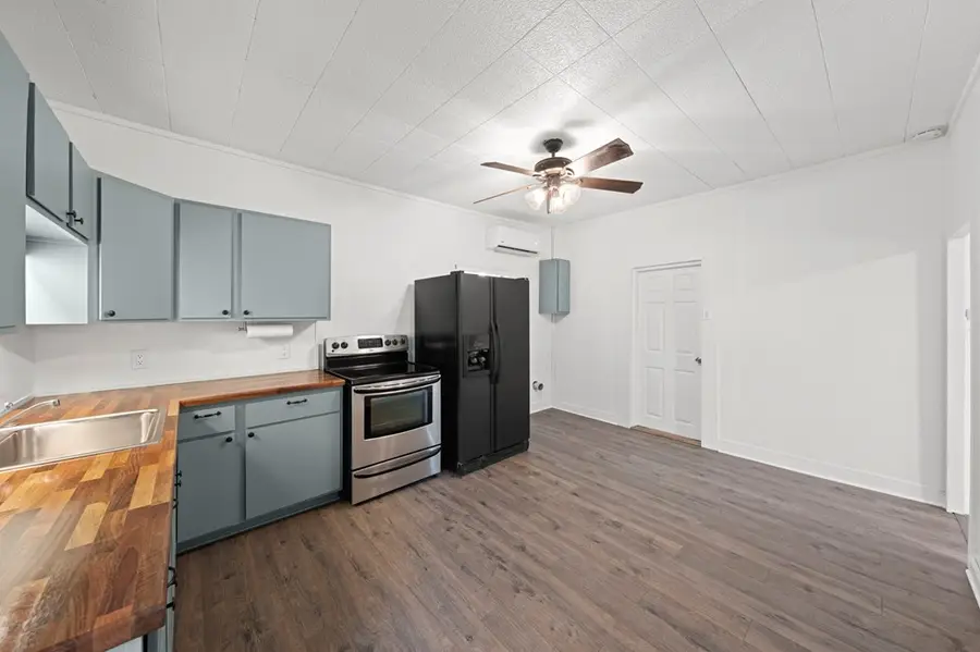 1421 Park St, Kerrville, TX 78028 - #3