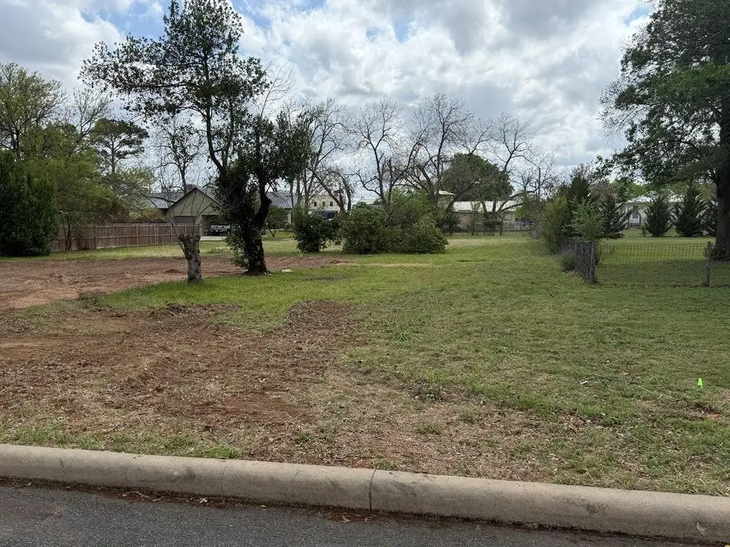 213 W Centre St, Fredericksburg, TX 78624 - #1