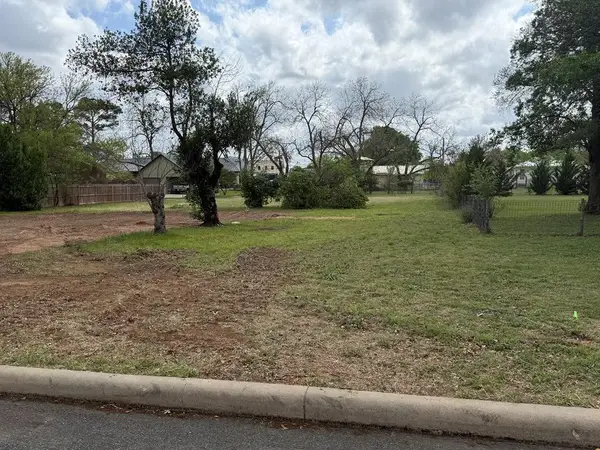 213 W Centre St, Fredericksburg, TX 78624