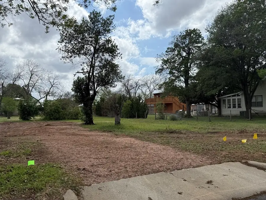 213 W Centre St, Fredericksburg, TX 78624 - #2