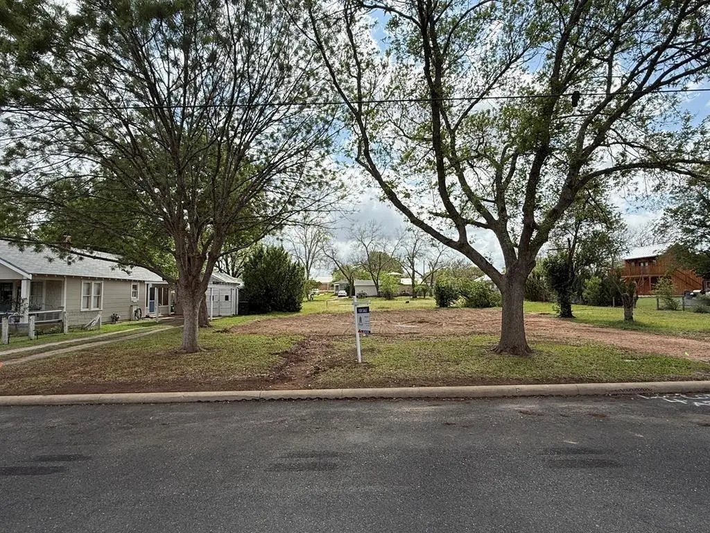 211 W Centre St, Fredericksburg, TX 78624 - #1