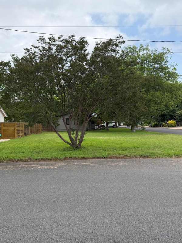 302 W Hackberry St, Fredericksburg, TX 78624