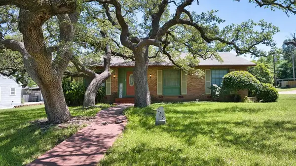 325 E Rainey, Mason, TX 76856