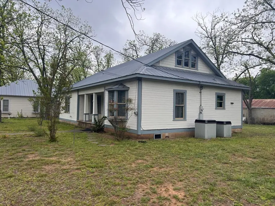 211 W Hackberry St, Fredericksburg, TX 78624 - #3