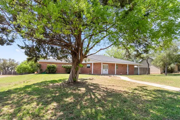 200 Red Oak Lane, Ingram, TX 78025