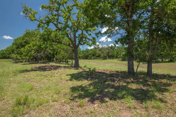 7 Baj Ln, Fredericksburg, TX 78624