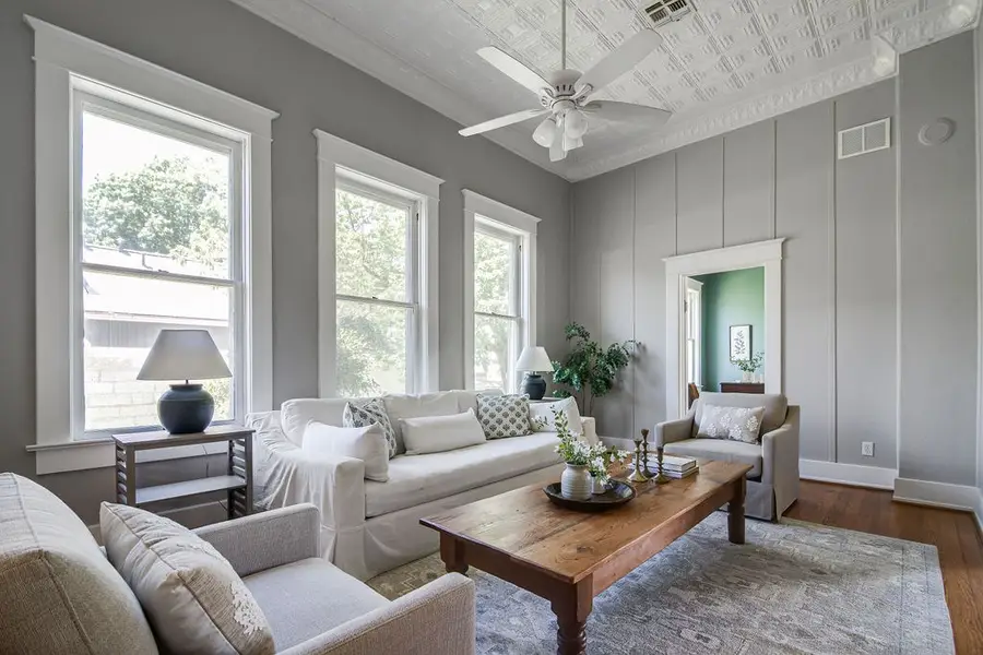 609 W Austin St, Fredericksburg, TX 78624 - #2