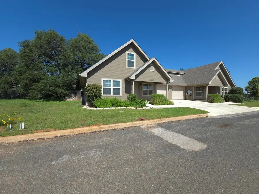 1004 B E Hill St, Fredericksburg, TX 78624 - #2