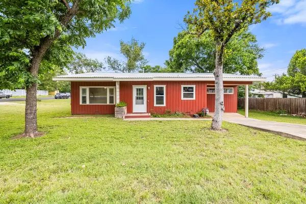 304 W Live Oak St, Fredericksburg, TX 78624