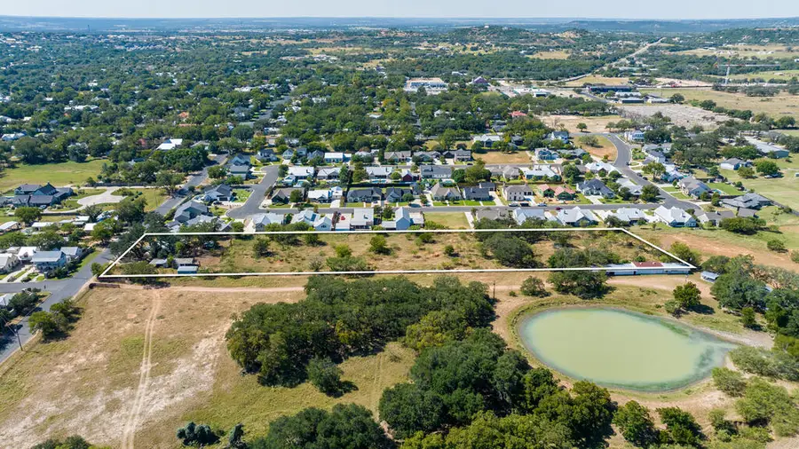604 N Cherry St, Fredericksburg, TX 78624 - #2