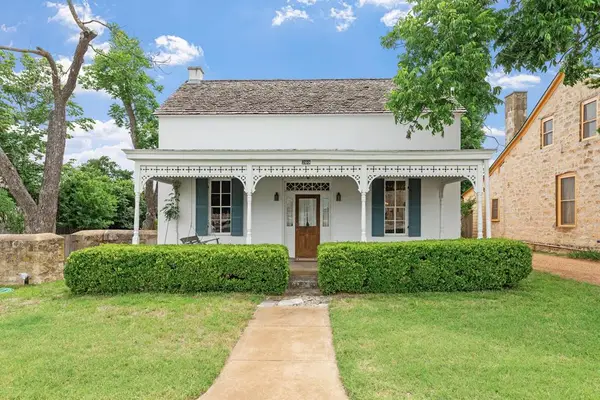 209 W San Antonio St, Fredericksburg, TX 78624