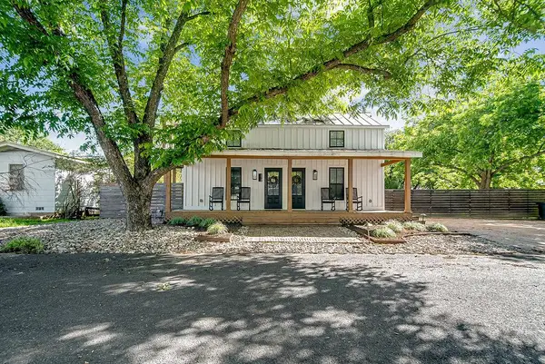212 W Peach St, Fredericksburg, TX 78624