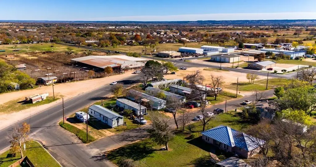613 Mustang St, Fredericksburg, TX 78624 - #1