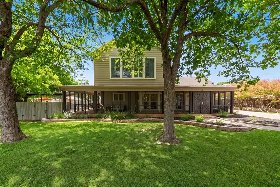 306 S Acorn St, Fredericksburg, TX 78624 - #2