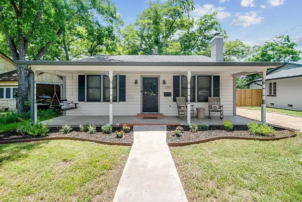 203 W Travis St, Fredericksburg, TX 78624