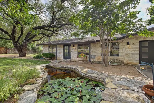 202 Bluebonnet, Fredericksburg, TX 78624
