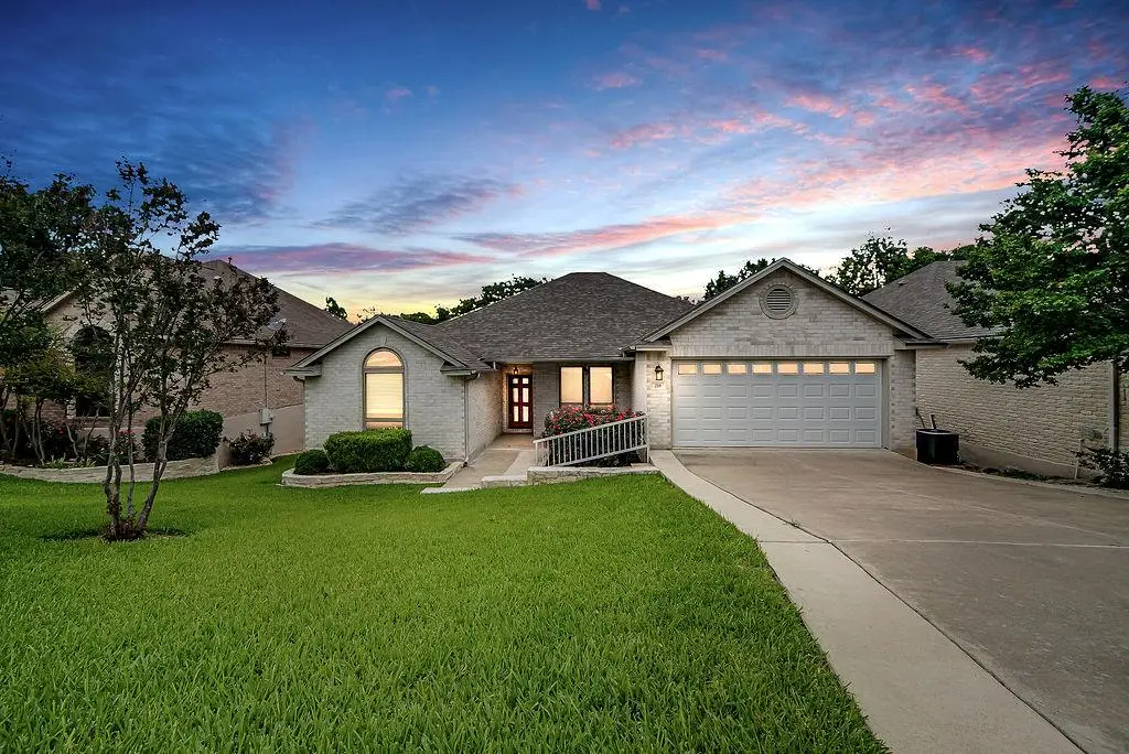 218 E Creekview Dr, Fredericksburg, TX 78624 - #1