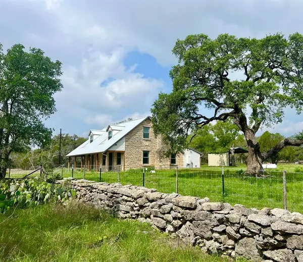 1366 Narrows Rd #1, Blanco, TX 78606