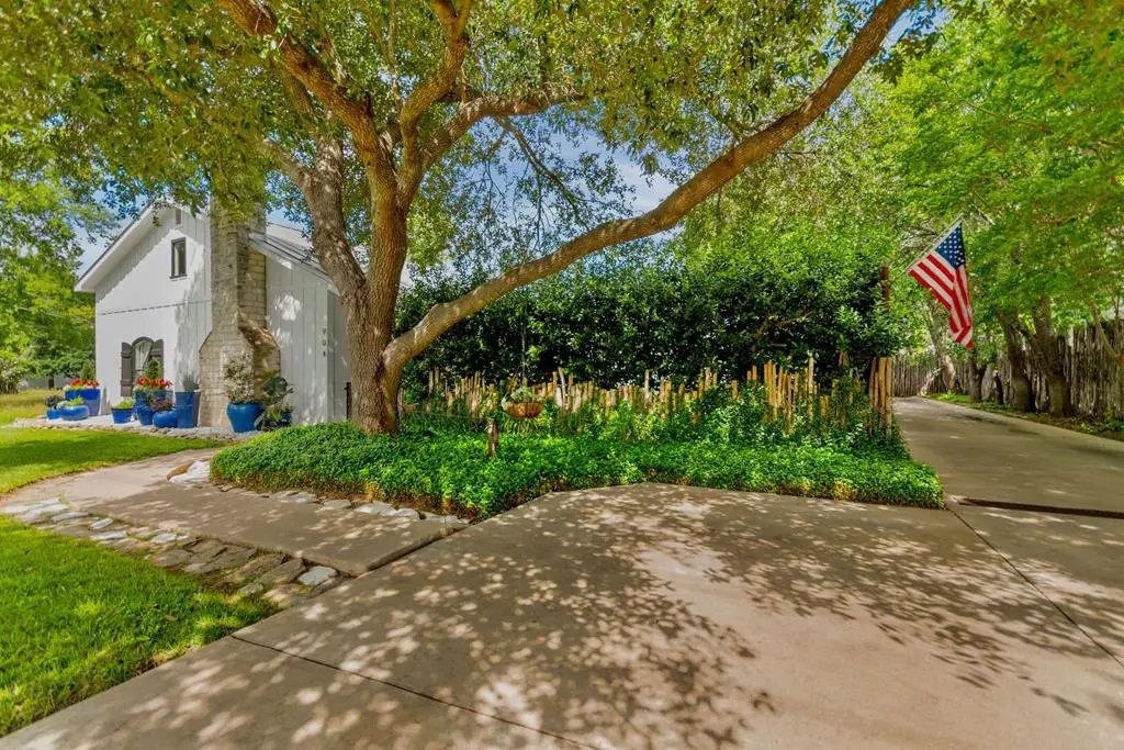 904 N Lincoln, Fredericksburg, TX 78624 - #1