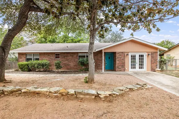 604 N Bowie, Fredericksburg, TX 78624