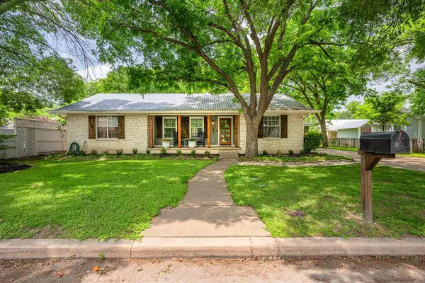 506 N Lincoln, Fredericksburg, TX 78624