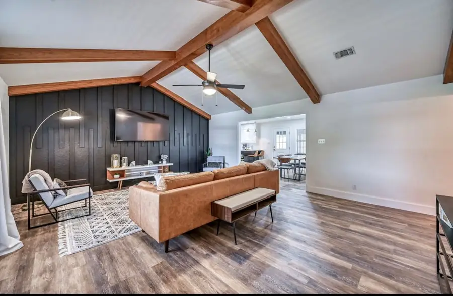 1009 Avenue D, Fredericksburg, TX 78624 - #2