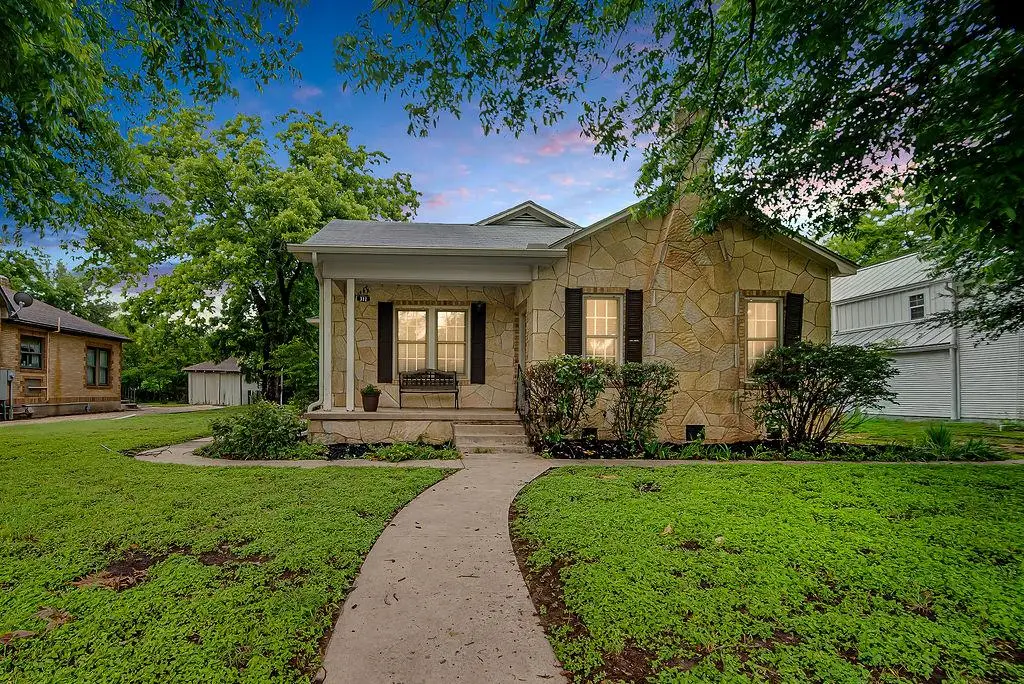 311 W Austin St, Fredericksburg, TX 78624 - #1