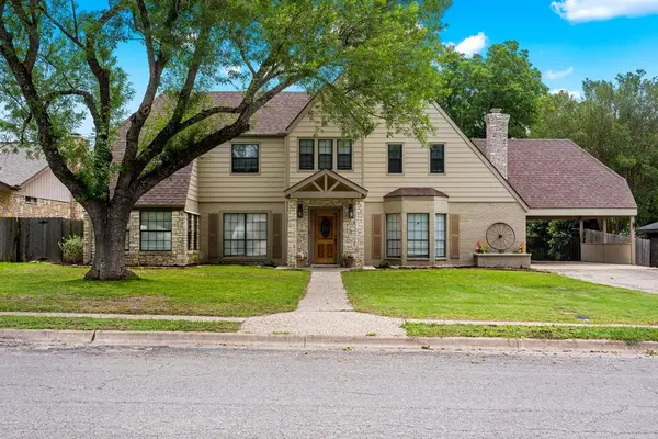 211 Coronado Dr, Kerrville, TX 78028