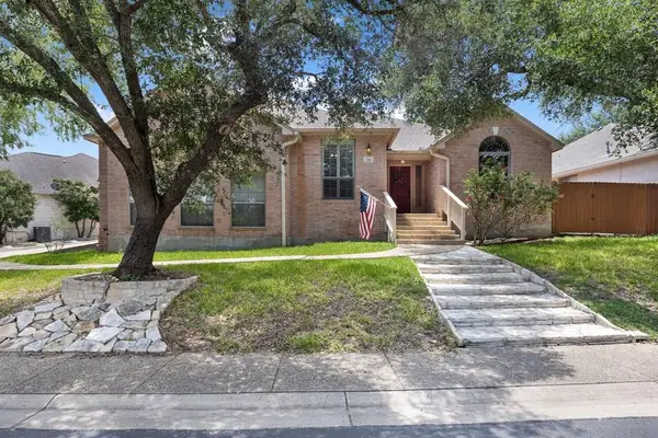 211 E Creekview Dr, Fredericksburg, TX 78624