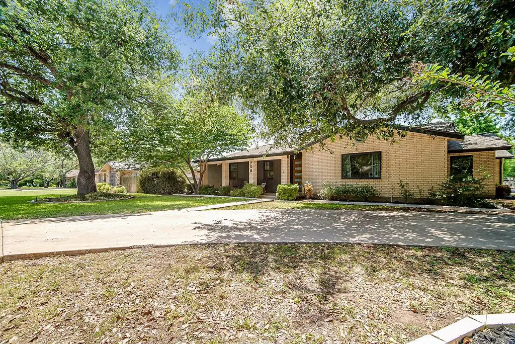 708 N Milam St, Fredericksburg, TX 78624 - #1