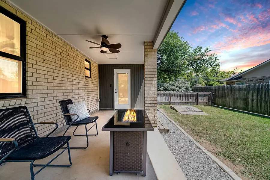 708 N Milam St, Fredericksburg, TX 78624 - #2