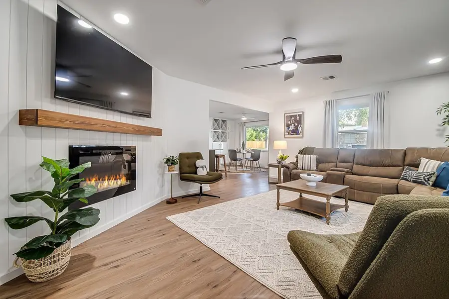 708 N Milam St, Fredericksburg, TX 78624 - #3