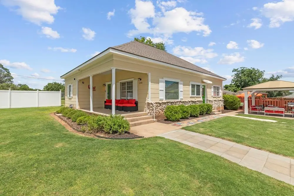1203 N Milam St, Fredericksburg, TX 78624 - #1