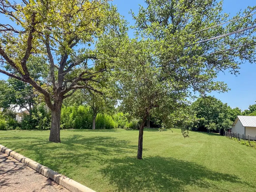 320 W Park St, Fredericksburg, TX 78624 - #1