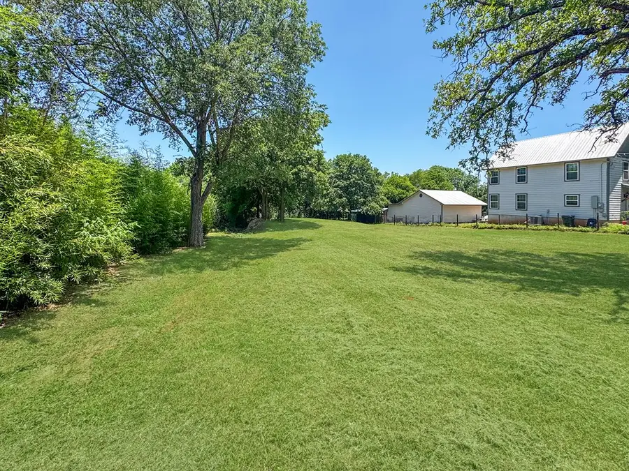 320 W Park St, Fredericksburg, TX 78624 - #2