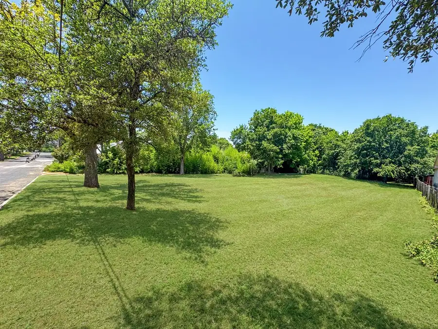 320 W Park St, Fredericksburg, TX 78624 - #3