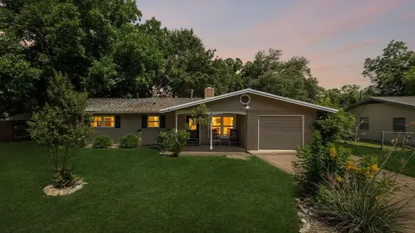 703 N Edison St, Fredericksburg, TX 78624