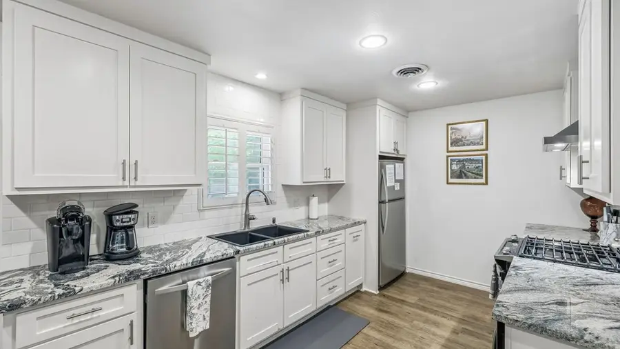 703 N Edison St, Fredericksburg, TX 78624 - #2