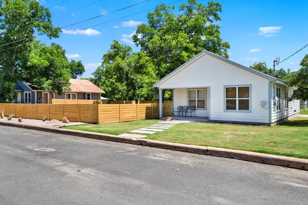 901 Bell St, Fredericksburg, TX 78624 - #1