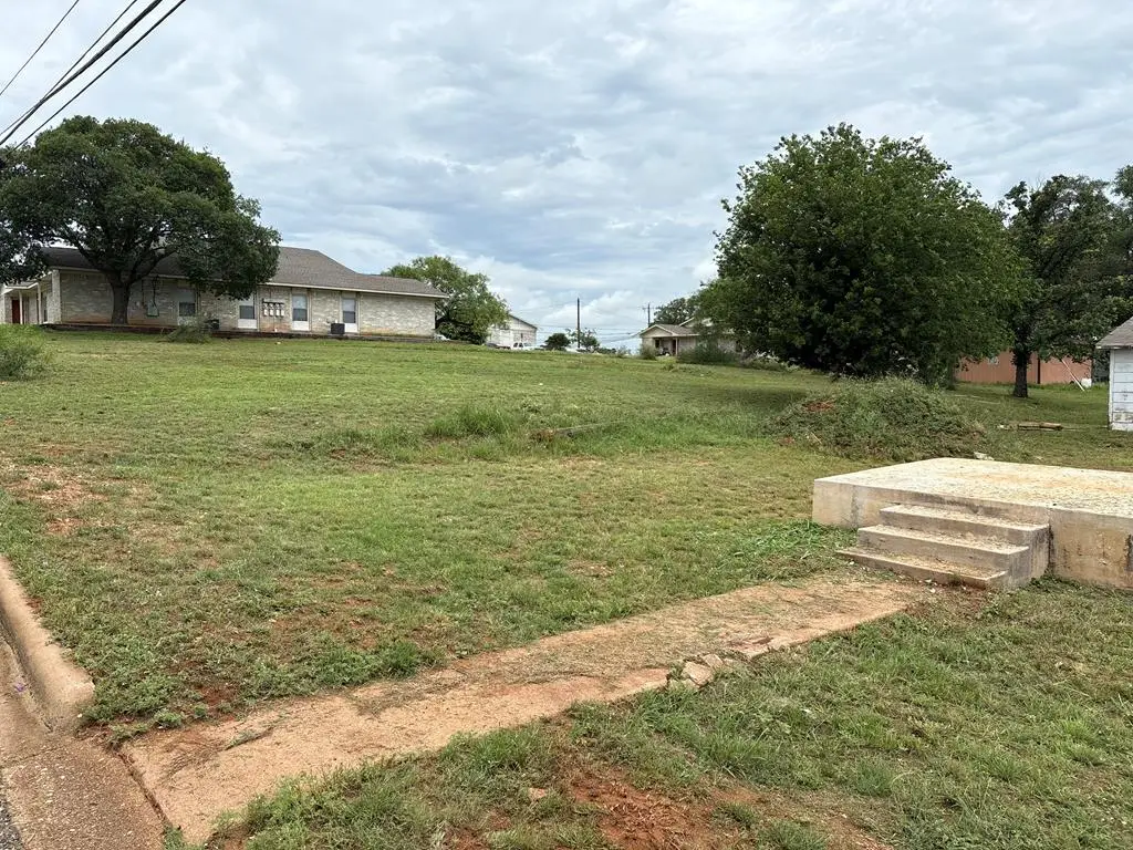 1001 W Main St, Llano, TX 78643 - #1