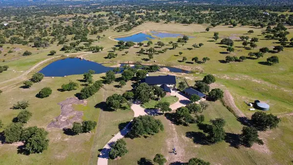 71 Granite Springs Dr, Fredericksburg, TX 79624