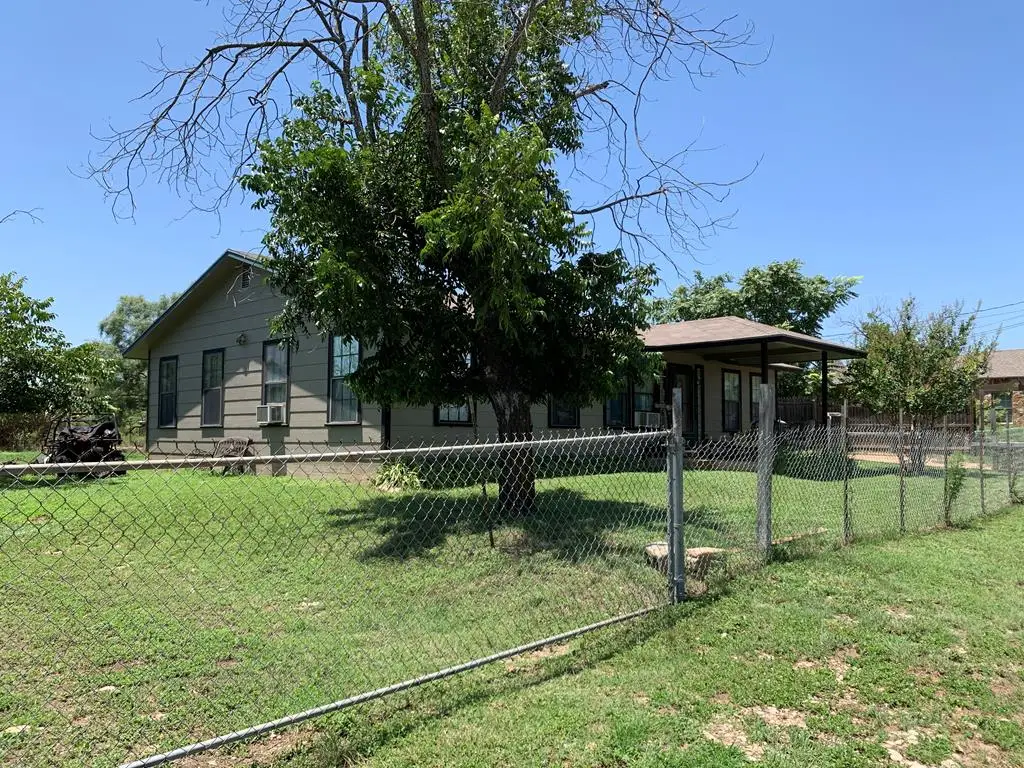 904 Carey Ave, Brady, TX 76825 - #1