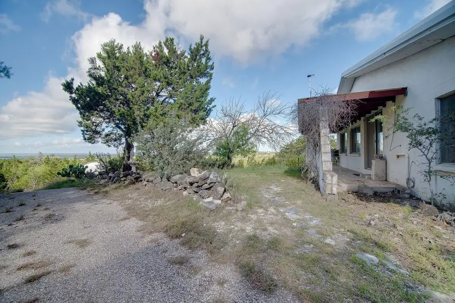 999 Royal Oaks Loop, Fredericksburg, TX 78624 - #2