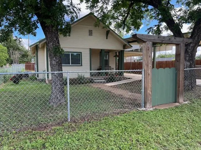 806 W 6th Street, Brady, TX 76825 - #1