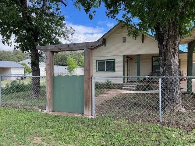 806 W 6th Street, Brady, TX 76825 - #3