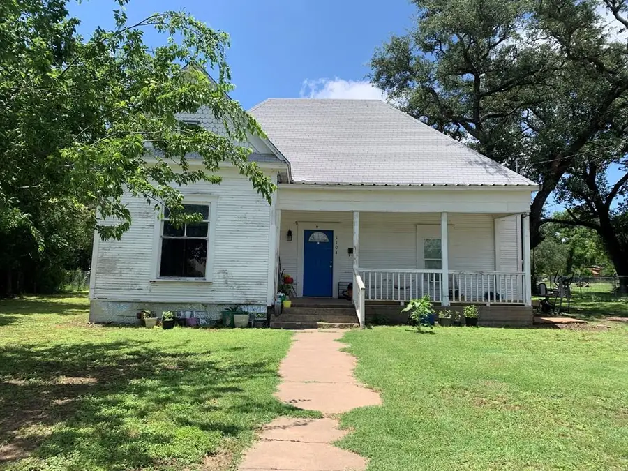 1104 S Pecan St, Brady, TX 76825 - #2